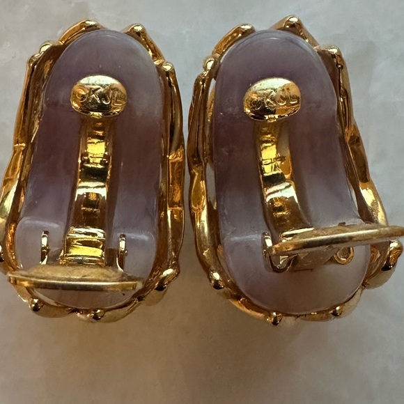 Vintage KJL Kenneth Jay Lane Gold Tone Dusty Pink Cabochon Clip-On Earrings - Picture 5 of 8
